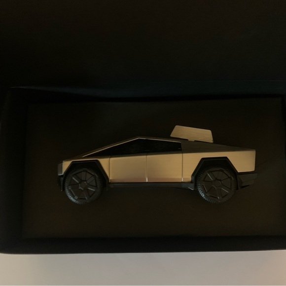 NIB. TESLA Cybertruck Wind-Up Racer - Picture 2 of 6